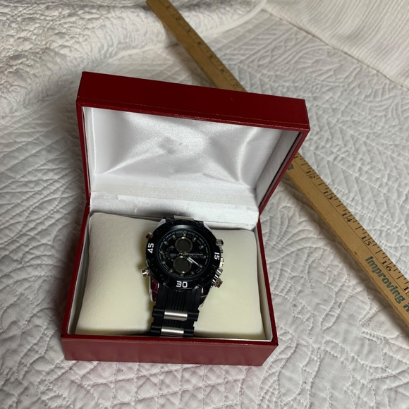 Daniel Steiger never worn wrist watch men’s -new in box - Picture 5 of 6